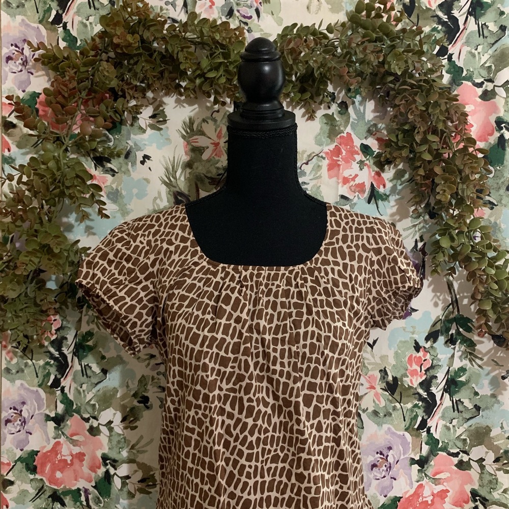 Giraffe-Patterned Short Sleeve